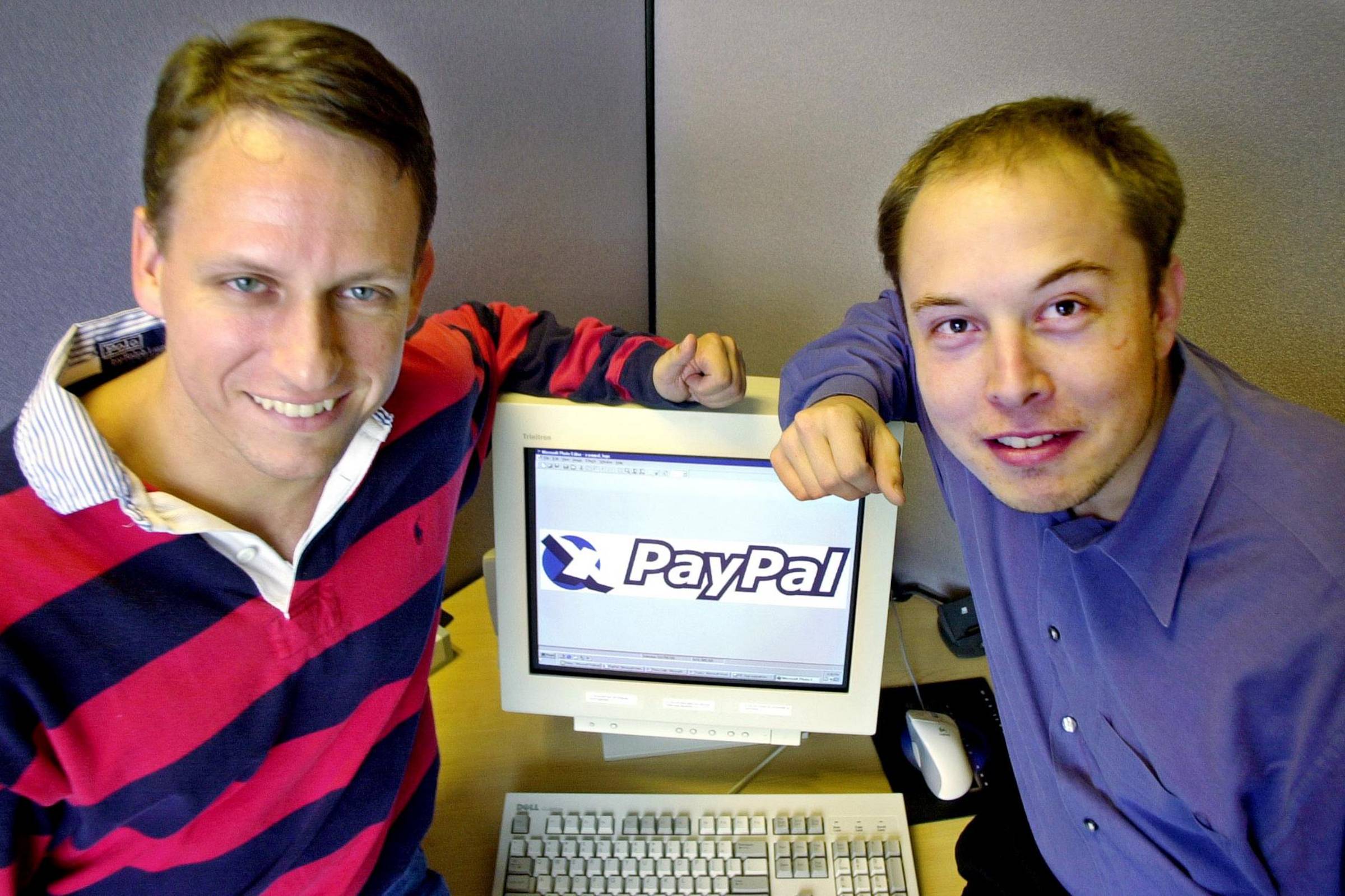 20 Ekim 2000'de Peter Thiel ve Elon Musk PayPal bayrağı altında bir aradalar.