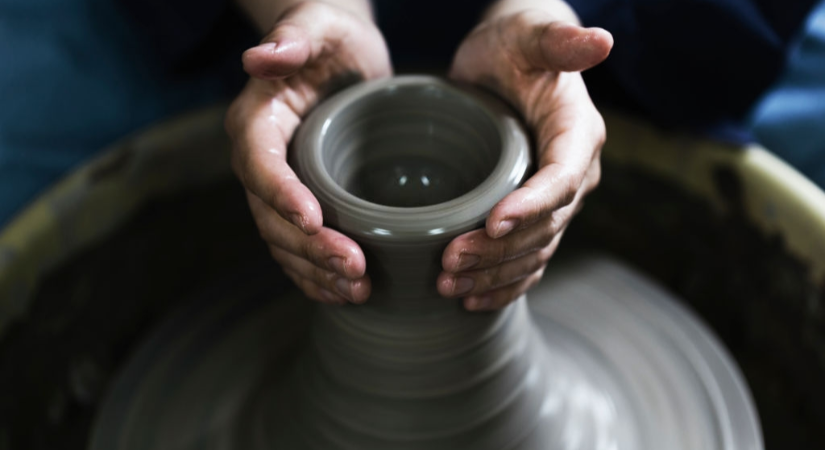 El sanatları ve Dekoratif Sanatlar Öğretmeni